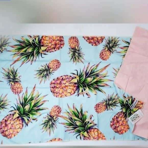 2 House of Cloud Microfiber Beach Towel Quick Dry Sand Free Compact Pineap… - Picture 2 of 7
